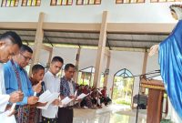 Utusan siswa Seminari BSB bersama guru dan orang tua melantunkan doa rekonsiliasi di depan Bunda Maria, Kamis (5/3) 