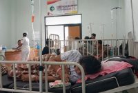 Pasien membludak di Ruang Klinik Geriatri Terpadu RSUD TC Hillers Maumere, Rabu (11/3)