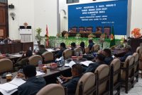 Bupati Sikka sedang menyampaikan LKPJ Akhir TA 2019, Kamis (12/3) malam