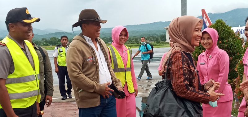 Kapolda NTT Irjen Pol Hamidin tiba di Bandara Frans Seda Maumere, Jumat (13/3) petang