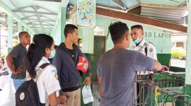 Suasana di pintu masuk ruang perawatan paskah dikeluarkan kebijakan penghapusan jam besuk, Selasa (17/3)