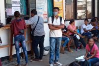 Suasana pelayanan dokumen kependudukan di Kantor Dinas Dukcapil Sikka, Rabu (18/3)