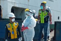 Dokter Clara Francis usai melakukan pemeriksaan ABK terduga Covid, Rabu (25/3)