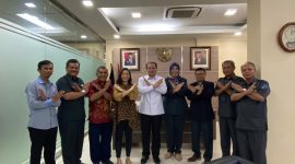 Sekretaris BP2MI dan pengurus JarNas Anti TPPO pose bersama usai dialog terkait kasus trafficking di Indonesia  Selasa (10/3)