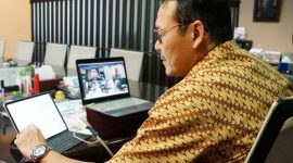 Direksi BPJS Kesehatan melakukan video confrence dengan jajarannya