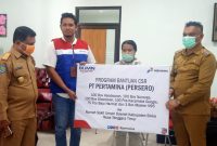 Penyerahan bantuan APD dari Pertamina Maumere ke RSUD TC Hillers Maumere, Senin (30/3)