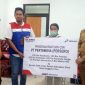 Penyerahan bantuan APD dari Pertamina Maumere ke RSUD TC Hillers Maumere, Senin (30/3)