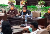 Suasana rapat kerja antara Satuan Gugus Tugas Pencegahan Covid 19 bersama DPRD Sikka, Selasa (31/3)