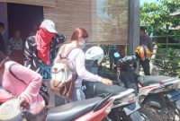 Evakuasi ODP penghuni Rumah Singgah ODHA di Kelurahan Waioti, Kamis (2/4)