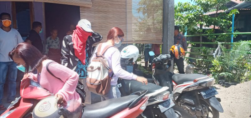 Evakuasi ODP penghuni Rumah Singgah ODHA di Kelurahan Waioti, Kamis (2/4)