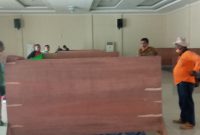 Gedung SCC disekat menjadi kamar-kamar untuk karantina penumpang kapal KM Lambelu