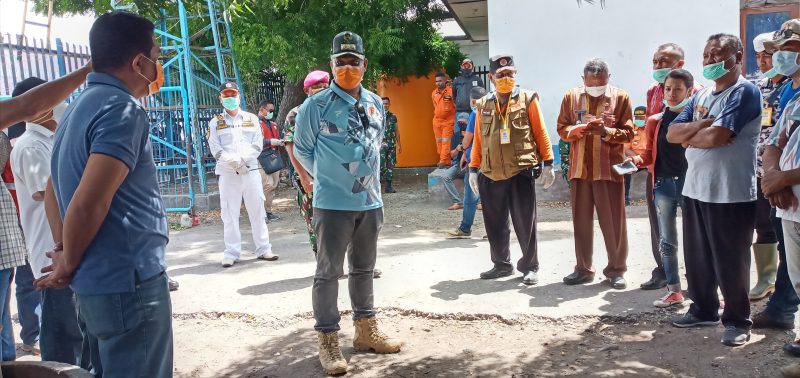 Bupati Sikka Fransiskus Roberto Diogo gelar pertemuan bersama oara camat di Pelabuhan Laurens Say Maumere, Selasa (7/4) siang