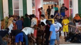 Warga Kabuapaten Sikka yang menjalani karantina terpusat di Gedung SCC