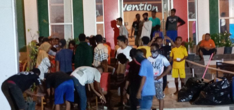 Warga Kabuapaten Sikka yang menjalani karantina terpusat di Gedung SCC