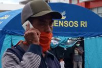 Robertus Andistan, warga Manggarai Timur, sedang berada di lokasi karantina di Gedung SCC Maumere, Minggu (12/4)