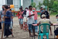 Pendataan ulang warga yang menjalani karantina di Gedung SCC, Kamis (16/4)