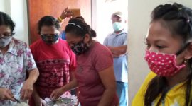 Kanayah memberikan keterangan kepada wartawan di Kantor Caritas Keuskupan Maumere, Sabtu (18/4)