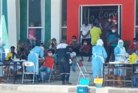 Suasana pengambilan rapid test kedua di Gedung SCC, Minggu (19/4)