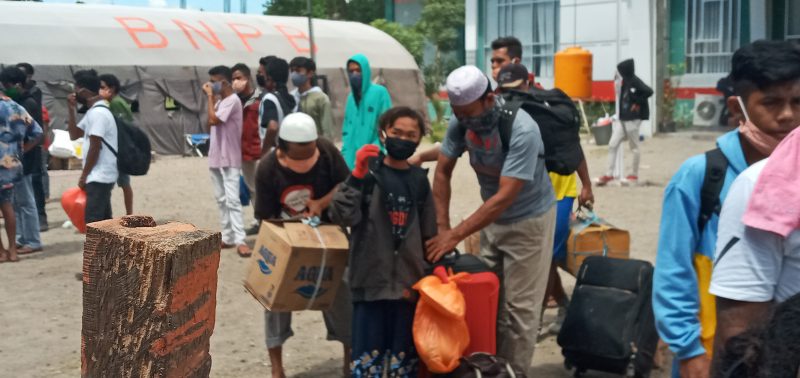Eks penumpang KM Lambelu siap kembali ke rumah masing-masing, Jumat (24/4)