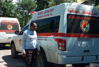 Mobil jenazah khusus Covid dan Ambulance Gawat Darurat Khusus Covid di Kantor Dinkes Sikka, Sabtu (25/4)
