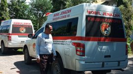 Mobil jenazah khusus Covid dan Ambulance Gawat Darurat Khusus Covid di Kantor Dinkes Sikka, Sabtu (25/4)