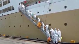 Tenaga kesehatan di Makasar melakukan pemeriksaan ABK Lambelu beberapa waktu lalu (foto: istimewa)