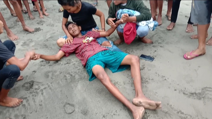 Edward yang nyaris disapu gelombang, berhasil diselamatkan, Minggu (12/4) (foto: istimewa)