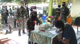 Suasana pengambilan rapid test anggota Lanal Maumere, Jumat (17/4) (foto: istimewa)