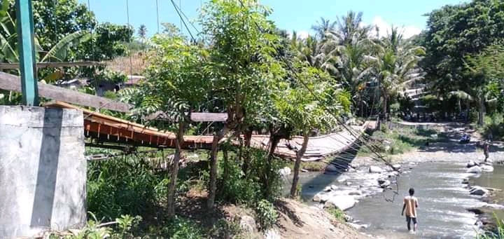 Kondisi jembatan gantung yang putus, Senin (20/4)