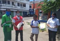 Penyaluran sembako dari PT Elnusa Petrofin Maumere, Kamis (23/4)