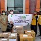 Penyerahan bantuan APD medis dari Pegadaian Maumere, Senin (27/4)