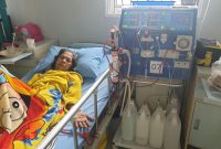 Epimia Sukarmi, penderita gagal ginjal yang sedang menjalani cuci darah di RSUD TC Hillers Maumere (istimewa)