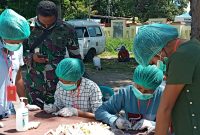 Relawan sedang mencatag data pelaku perjalanan beberapa waktu lalu
