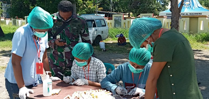 Relawan sedang mencatag data pelaku perjalanan beberapa waktu lalu
