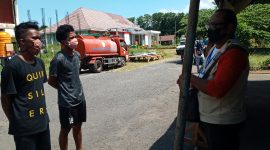 Warga karantina mengeluh ke petugas kesehatan, Sabtu (2/5)