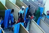 Suasana kamar orang yang reaktif pada karantina terpusat di Kantor Dinas Budpar Sikka, dilihat melalui CCTC, Minggu (3/5)