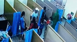 Suasana kamar orang yang reaktif pada karantina terpusat di Kantor Dinas Budpar Sikka, dilihat melalui CCTC, Minggu (3/5)