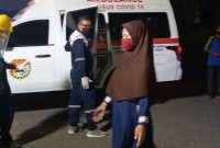 Eks penumpang Lambelu dipindahkan dari ruang isolasi ke Kantor Dinas Budpar Sikka, Selasa (5/5) malam
