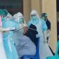 Suasana pengambilan swab di Maumere, Kamis (7/5)