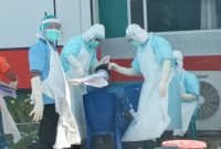 Suasana pengambilan swab di Maumere, Kamis (7/5)
