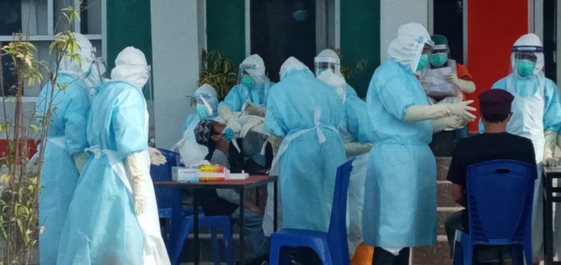 Suasana pengambilan swab Klaster Gowa dan Klaster Magetan beberapa waktu lalu di Gedung SCC
