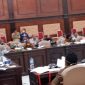 Suasana rapat dengar pendapat di Gedung DPRD Sikka, Selasa (12/5)