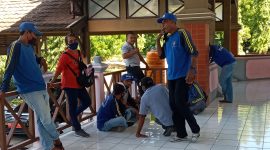 Sejumlah personil Tagana sedang berada di Gedung DPRD Sikka, Senin (12/5)