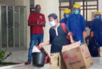 Suasana evakuasi Klaster Lambelu, Jumat (15/5)