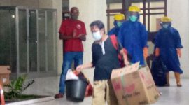 Suasana evakuasi Klaster Lambelu, Jumat (15/5)