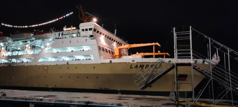 KM Lambelu bersandar di Pelabuhan Laurens Say Maumere, Selasa (7/4)