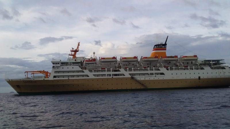 KM Lambelu di tengah Laut Flores, Selasa (7/4)
