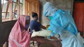 Suasana rapid test Alumni Gowa di Aula Kantor Desa Nangahale, Jumat (1/5) (foto: istimewa)