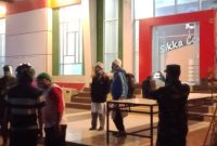 Dua orang Jamaah Tabligh Alumni Gowa di lokasi karantina terpusat di Gedung SCC, Jumat (1/5) (foto: istimewa)