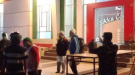 Dua orang Jamaah Tabligh Alumni Gowa di lokasi karantina terpusat di Gedung SCC, Jumat (1/5) (foto: istimewa)